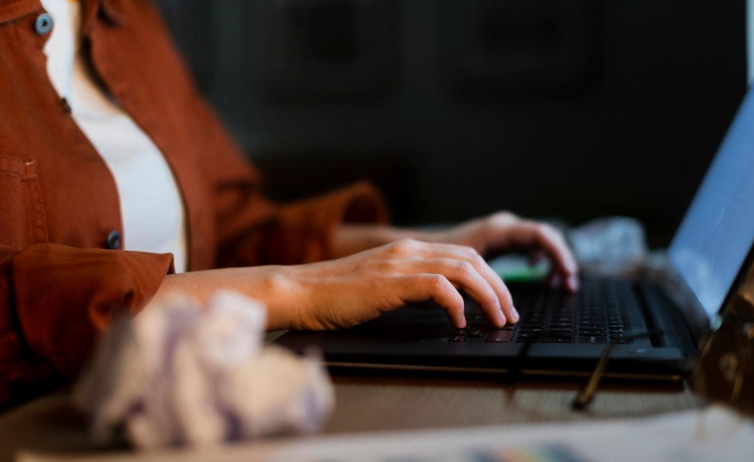 Ambiente di apprendimento collaborativo durante un webinar sulla scrittura